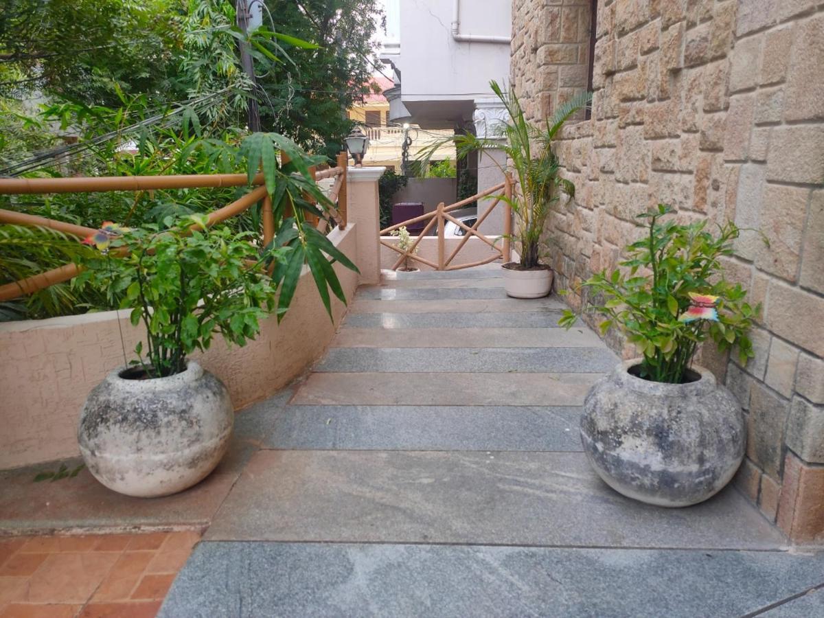 Nomads Nest Hostel Hyderabad Exterior photo