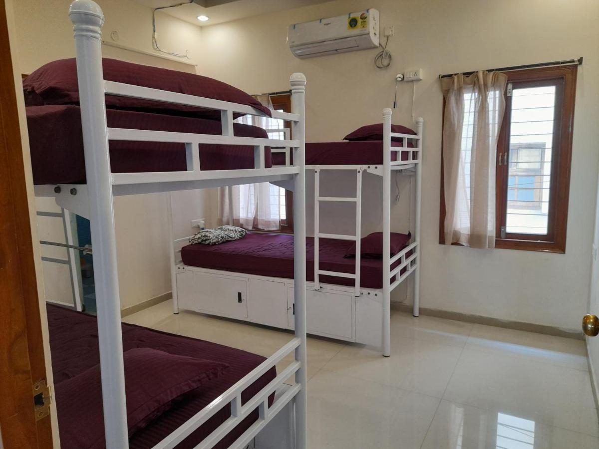 Nomads Nest Hostel Hyderabad Room photo
